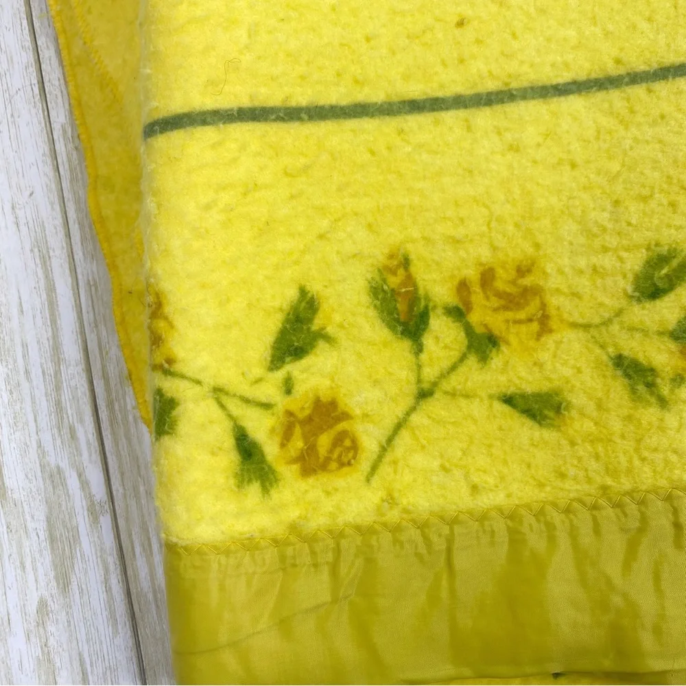 Vintage Chatham Yellow Floral Fiberwoven Blankets